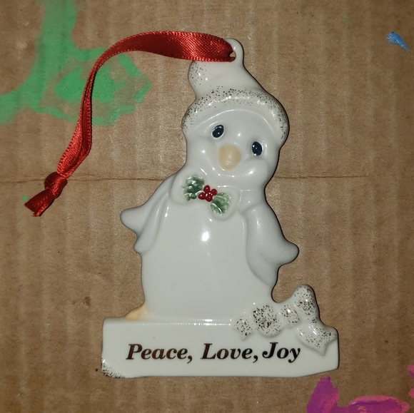 LENOX MERRILY YOURS PEACE, LOVE, JOY PENGUIN CHRISTMAS ORNAMENT - Picture 2 of 9